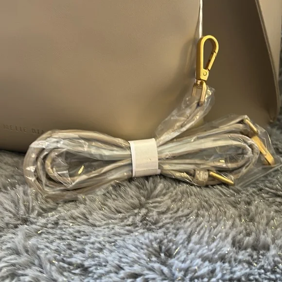 Melie Bianco Megan tote in creamy tan NWOT - Picture 9 of 13